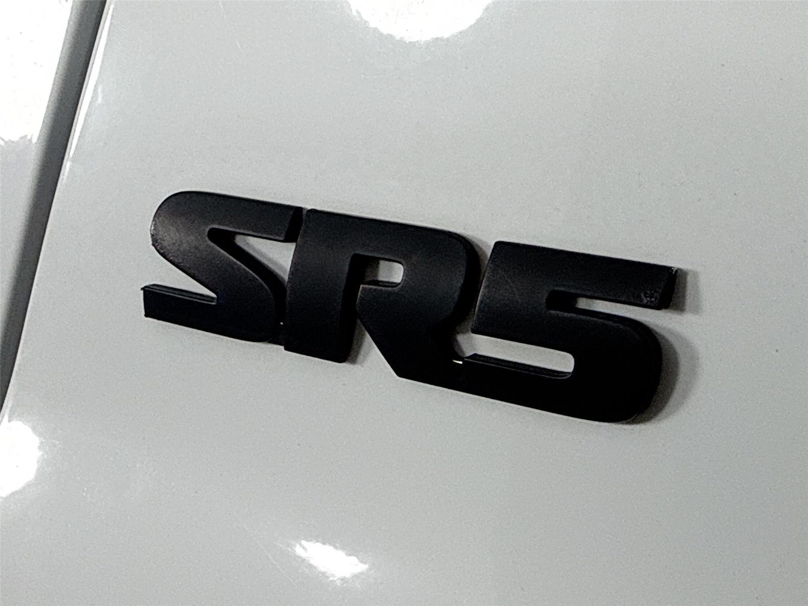Used 2016 Super White Toyota SR5 image 13