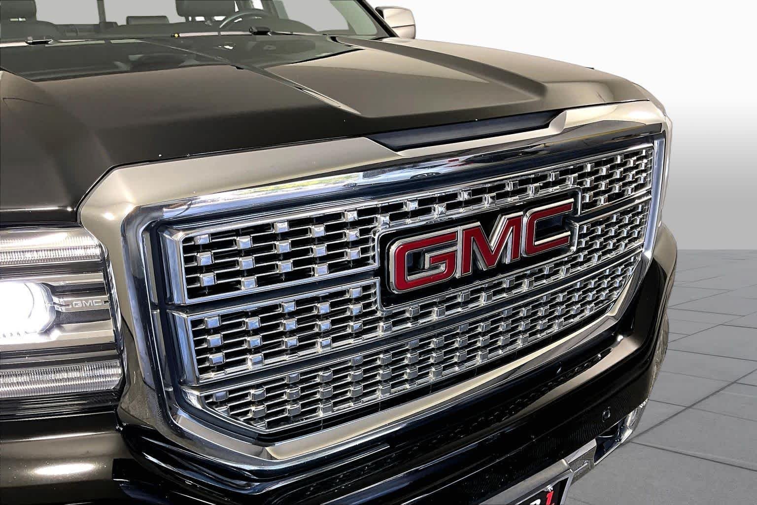 Used 2018 Onyx Black GMC Denali image 28