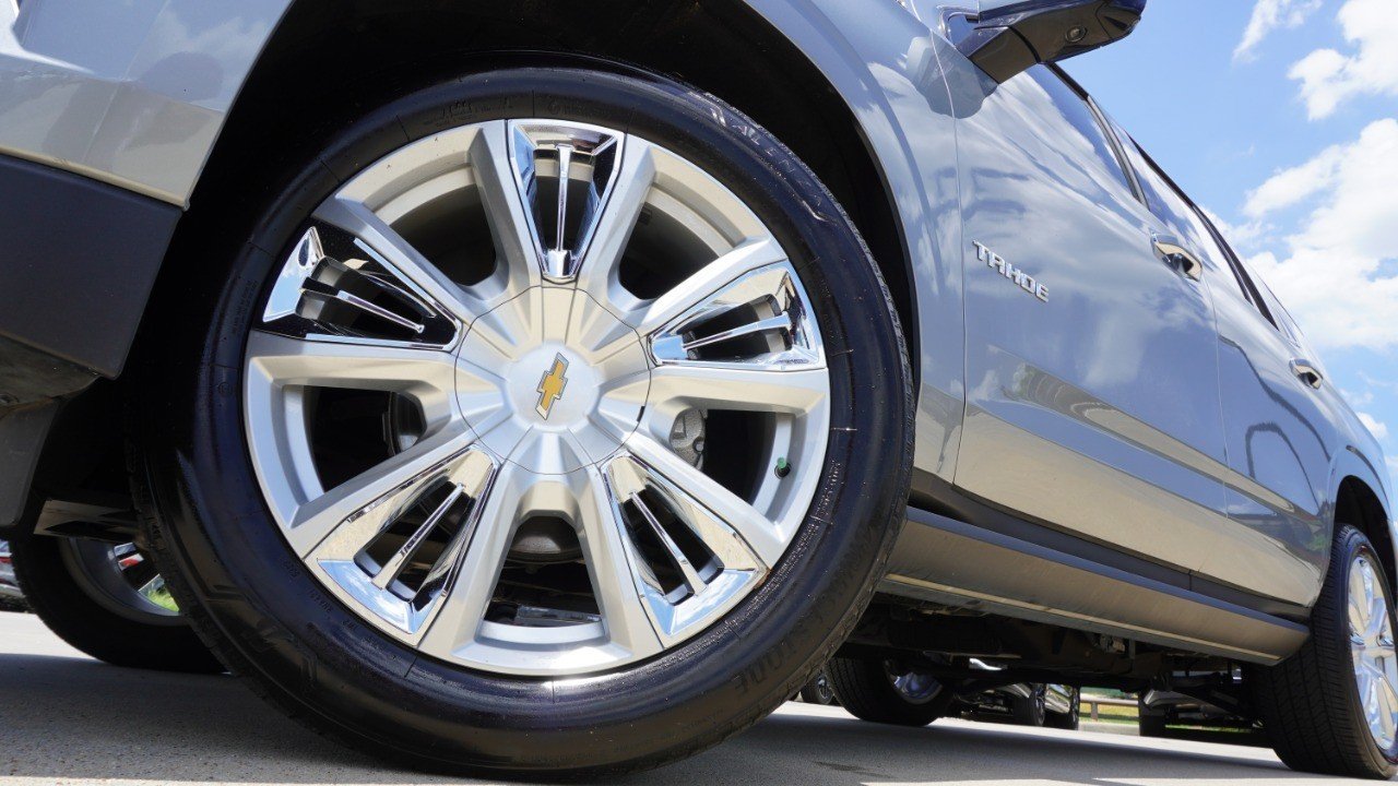 Used 2024 Gray Chevrolet High Country image 11