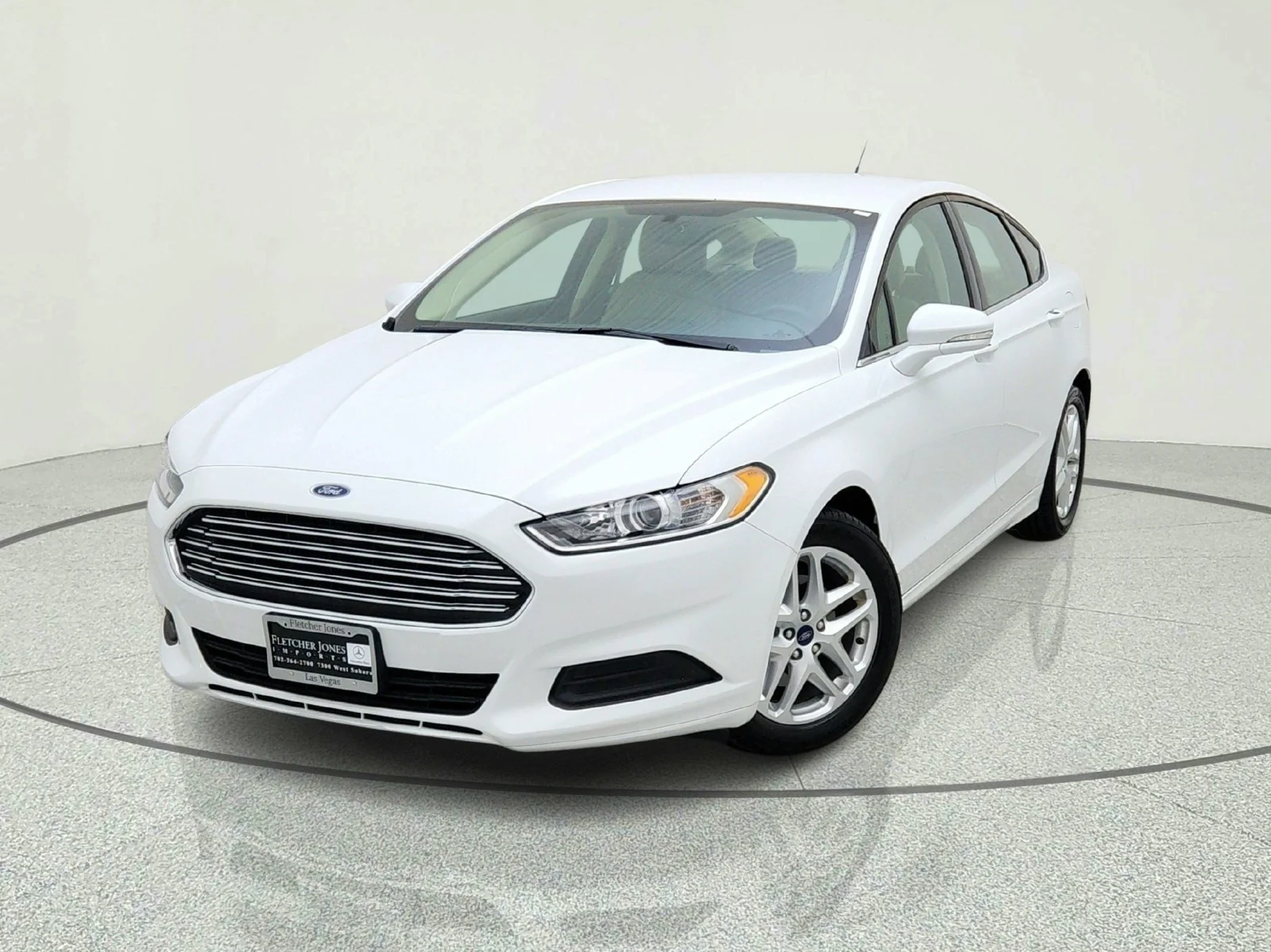 Used 2015 Oxford White Ford SE image 3