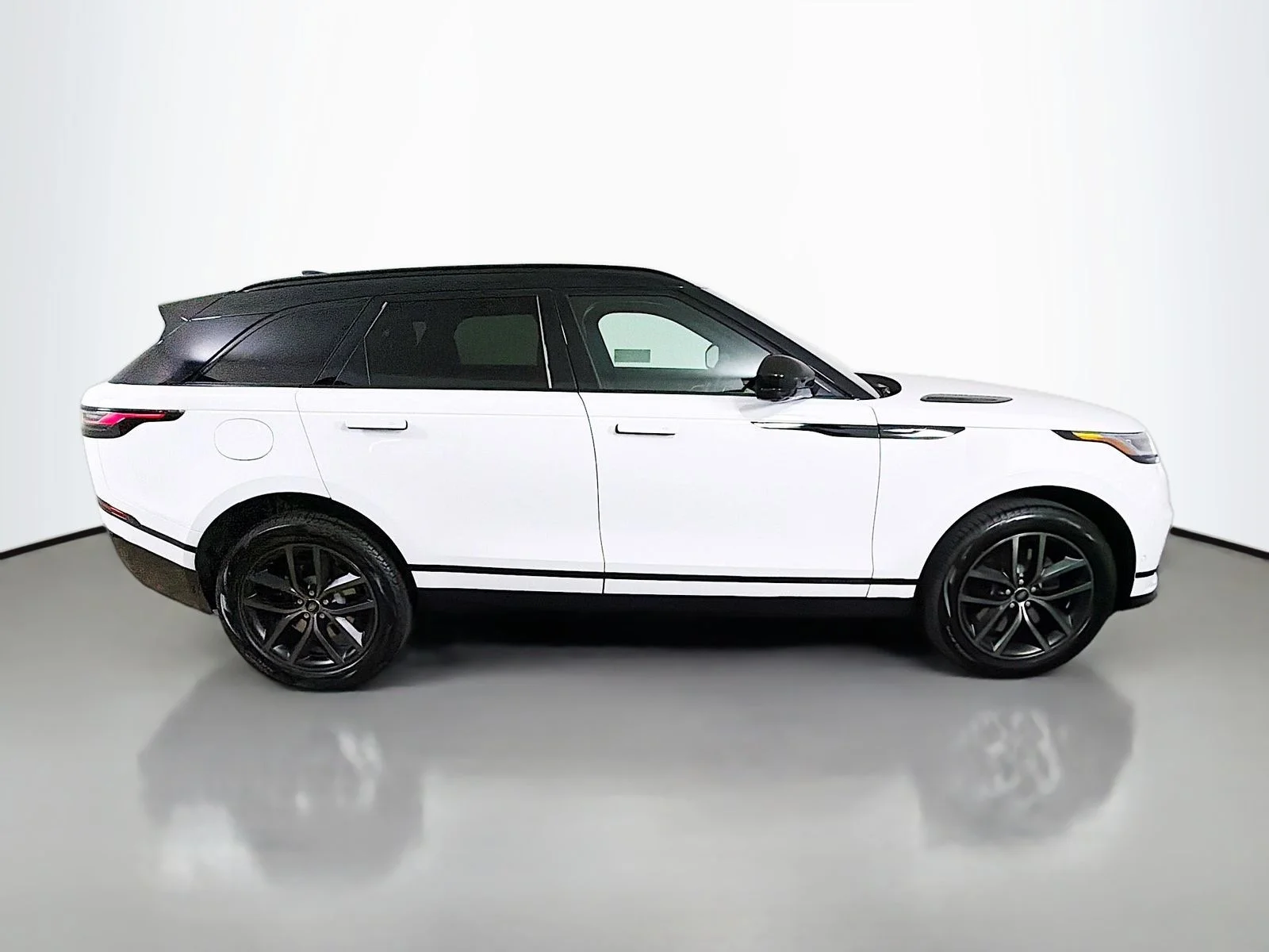 New 2026 Fuji White Land Rover Belgravia Edition image 6