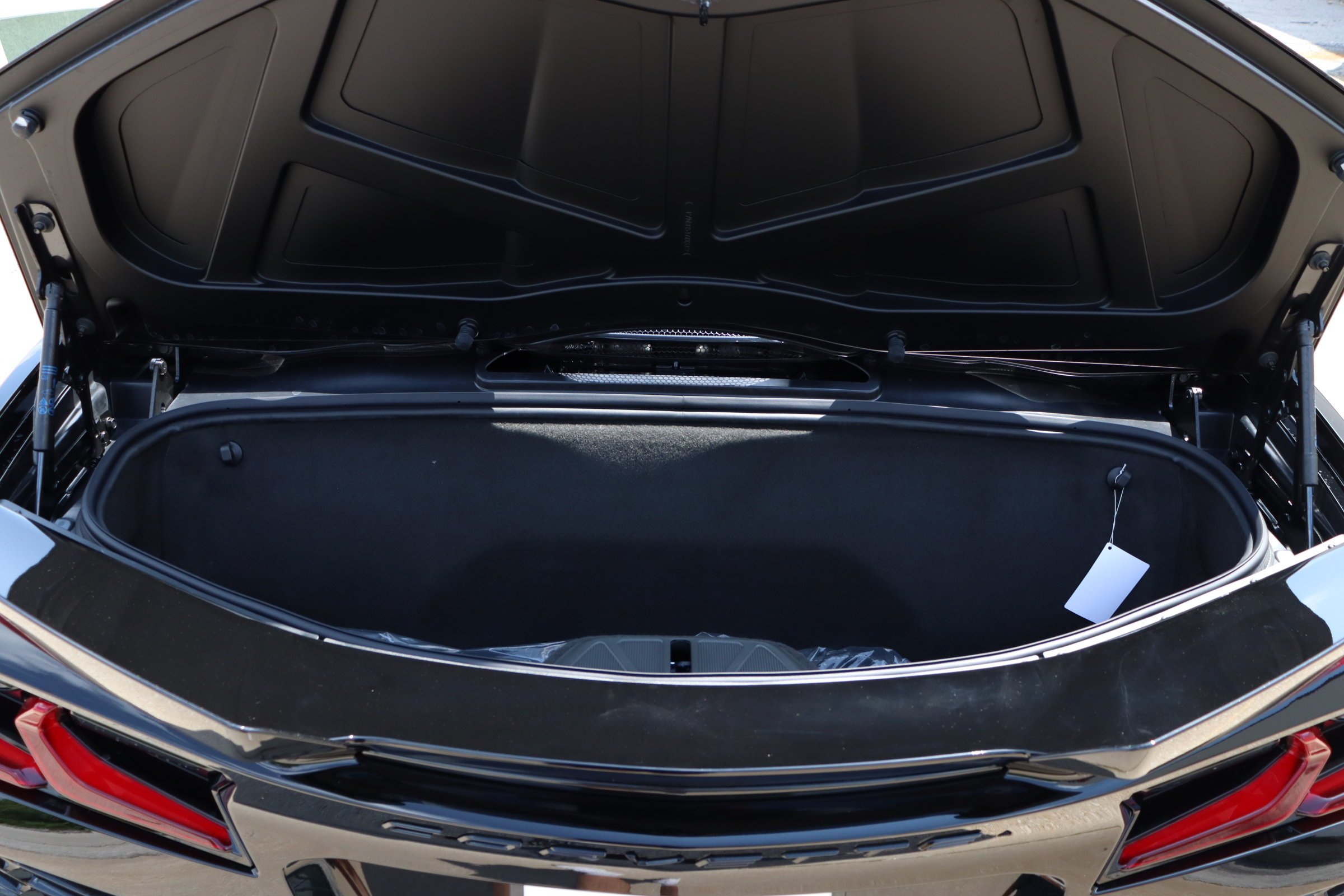 2027 Chevrolet Corvette 2LZ - Photo 12
