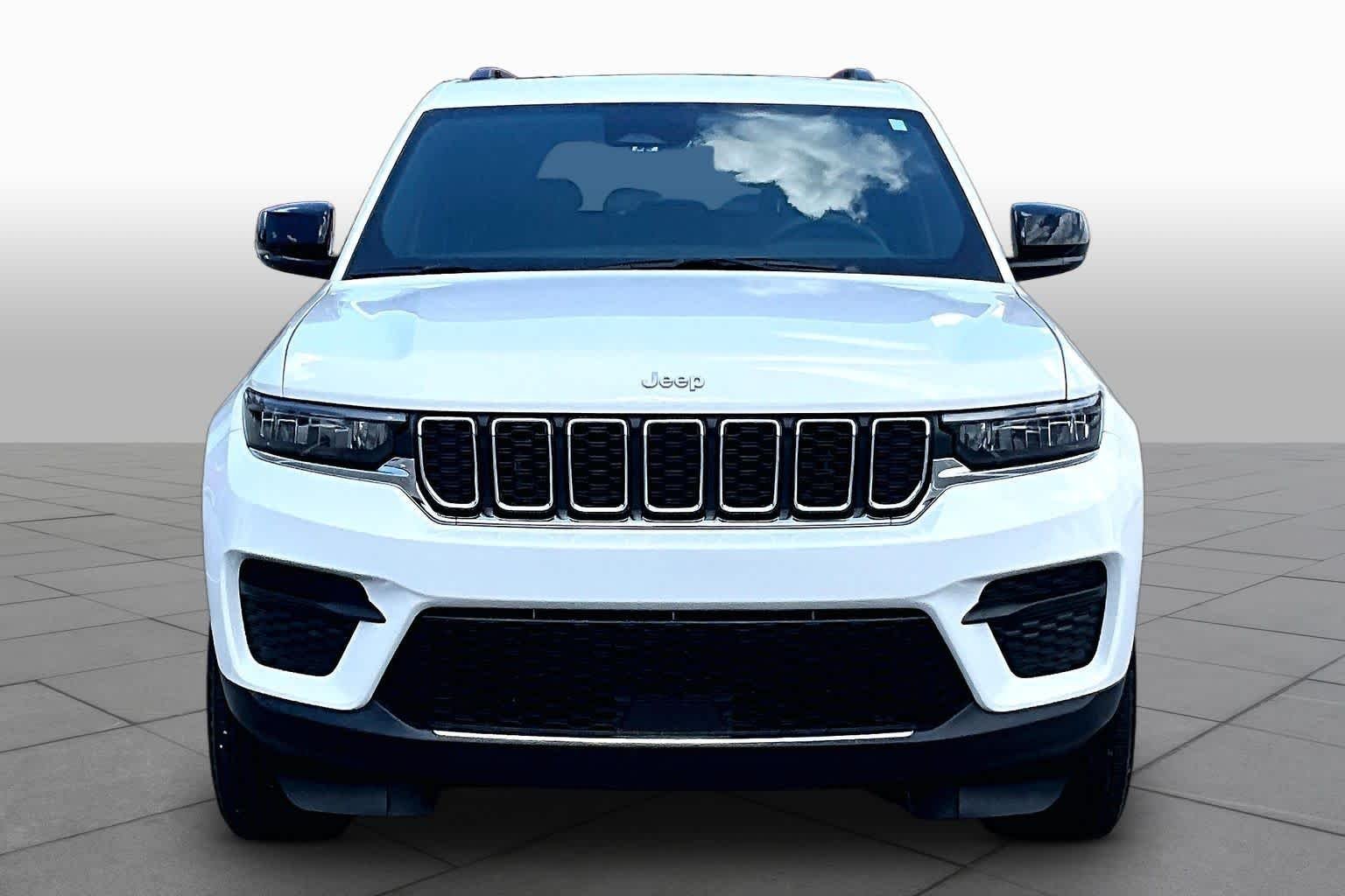 Used 2025 Bright White Clearcoat Jeep Laredo X image 4
