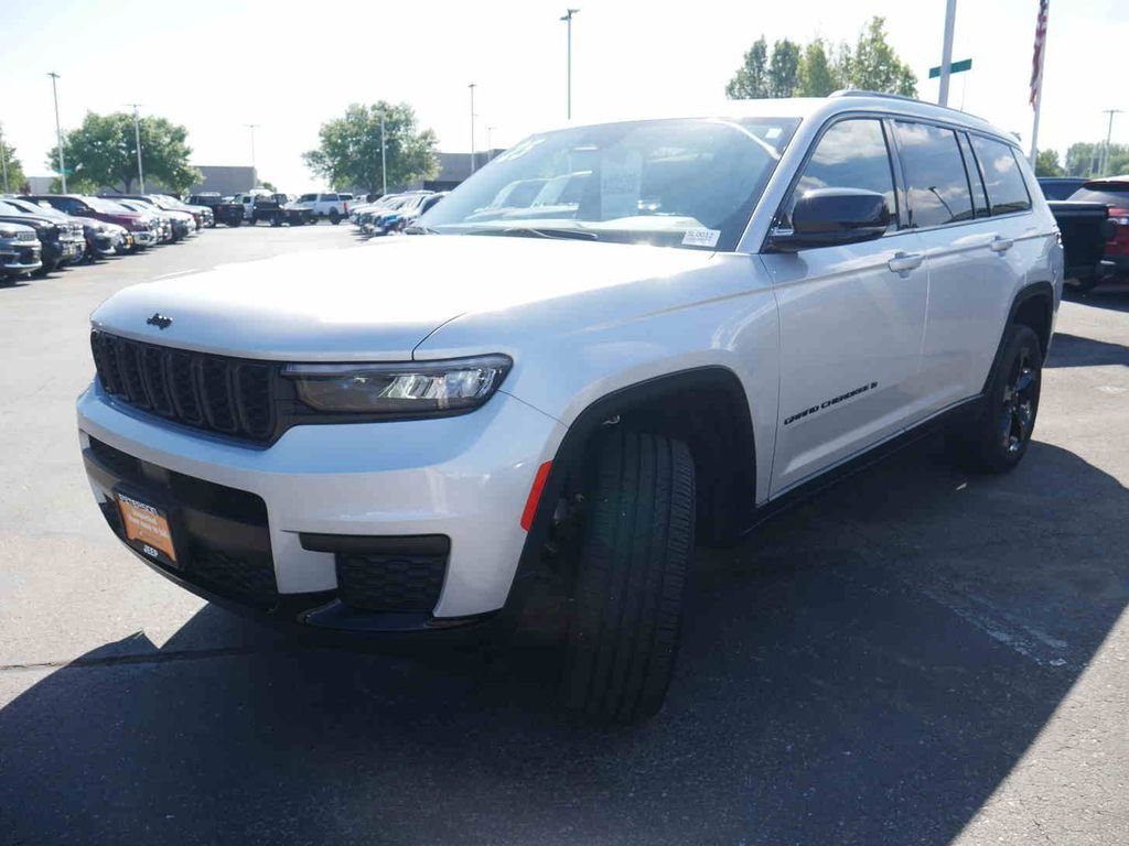 Used 2025 Silver Jeep Altitude X image 4
