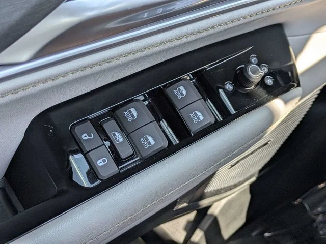 Used 2025 White Jeep Base image 22