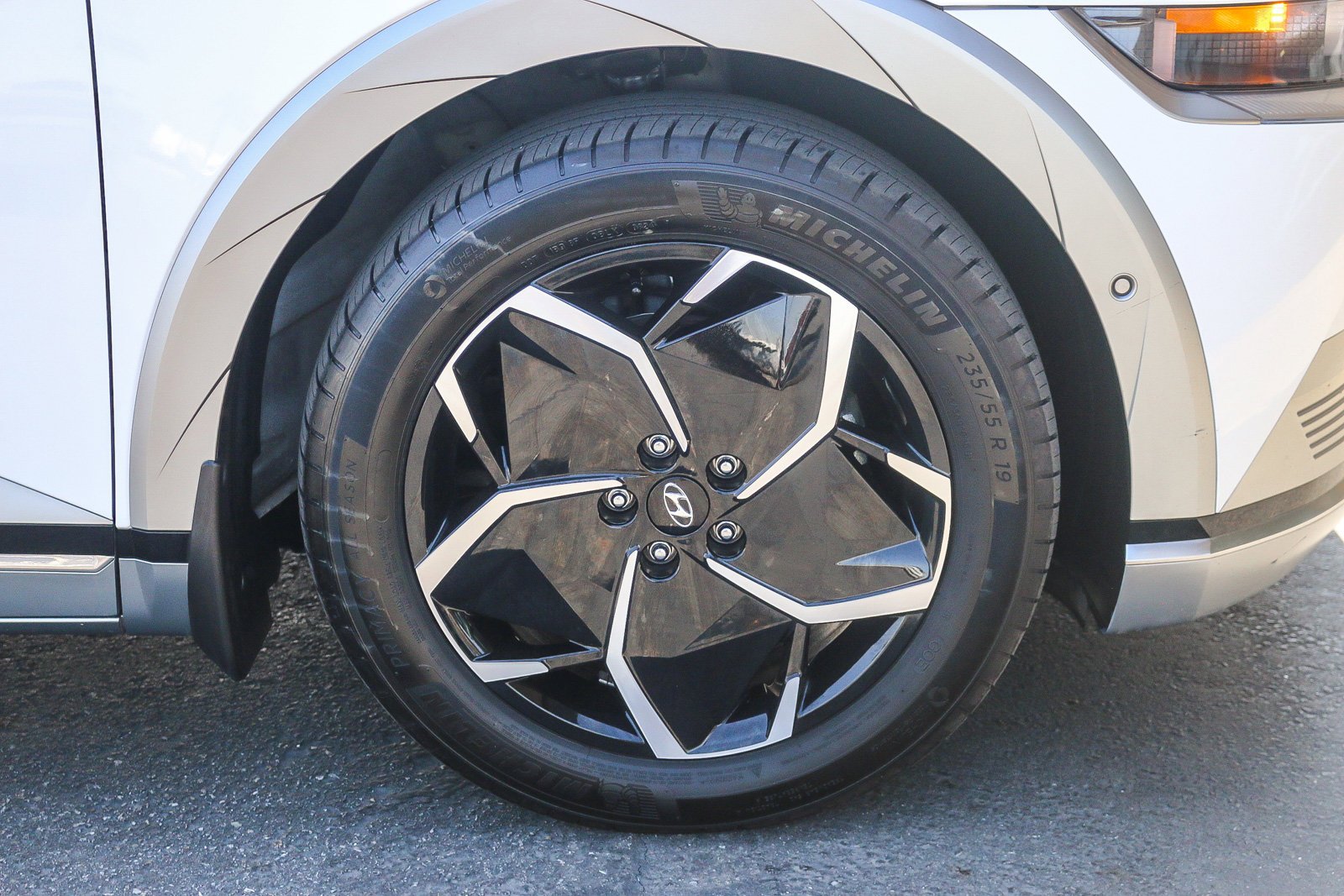 Certified Used 2024 Atlas White Hyundai Limited image 12