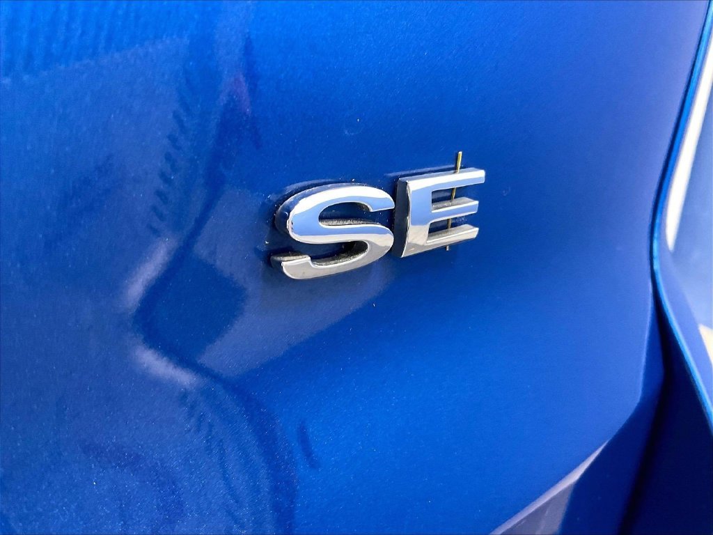 Used 2018 Blue Ford SE image 29