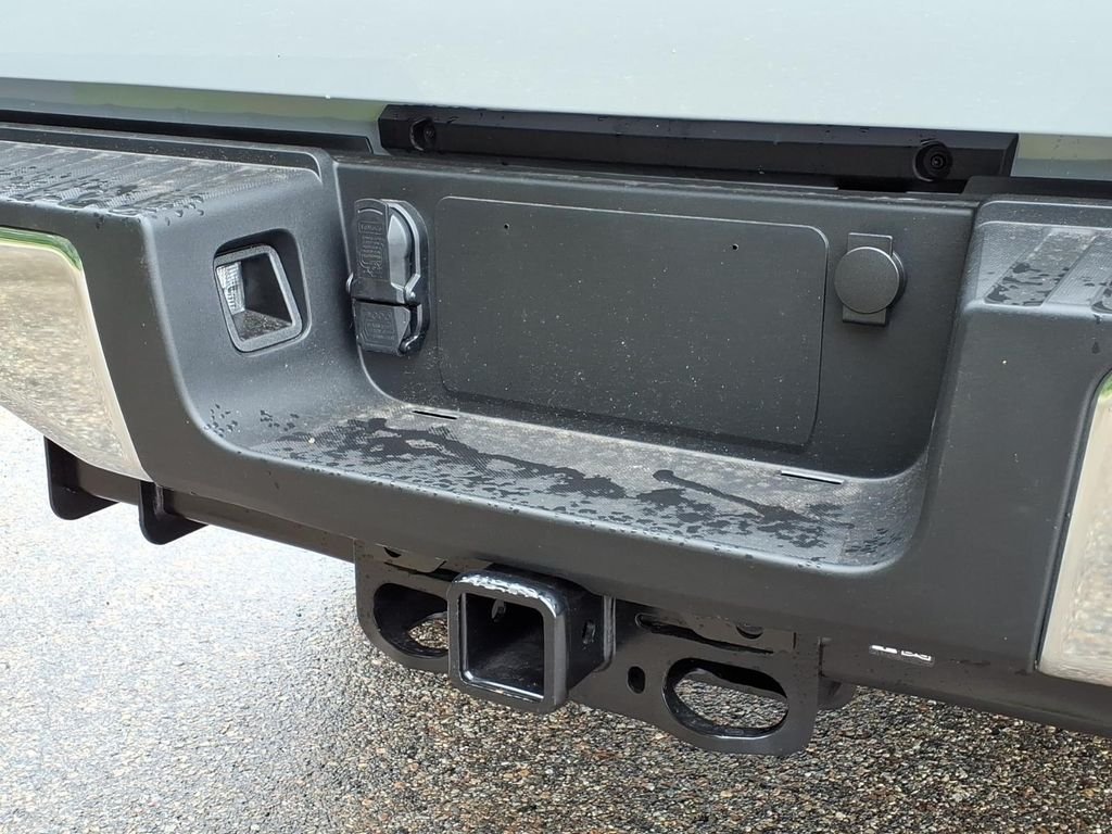 New 2026 Avalanche Ford F-350® XLT image 7