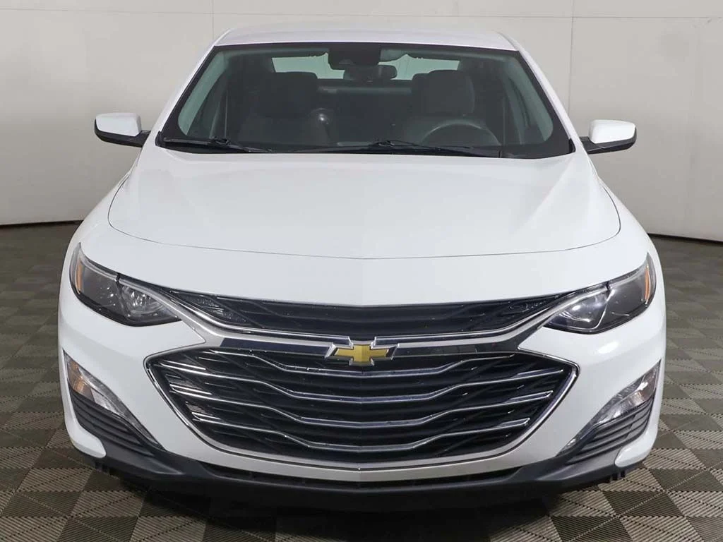 Used 2023 White Chevrolet LT image 9