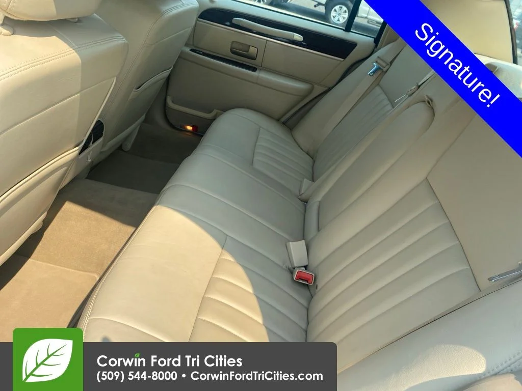 Used 2007  Lincoln Signature image 8
