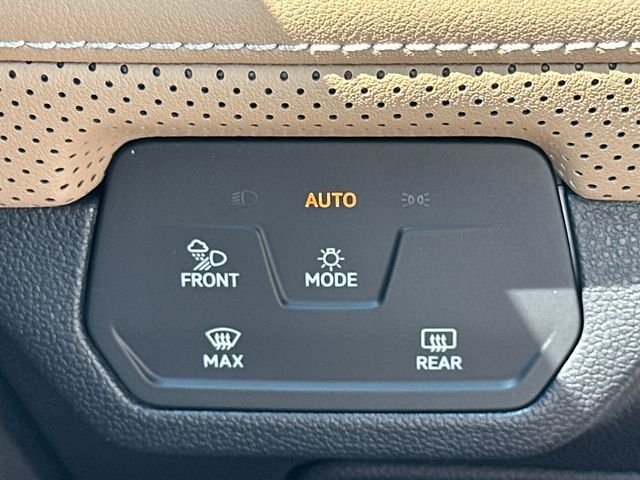New 2026 Opal White Pearl Volkswagen 2.0T SE image 31