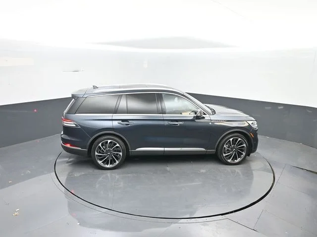 Used 2022 Blue Metallic Lincoln Reserve image 33