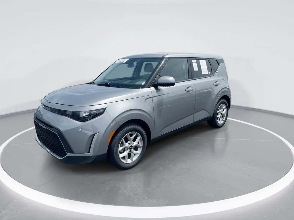 Used 2025 Gray Kia LX image 4