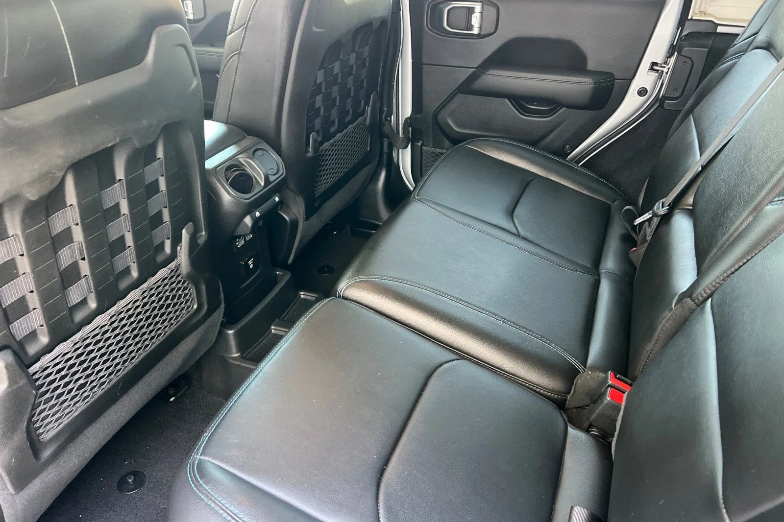 Used 2023 Silver Jeep Rubicon 4xe image 12