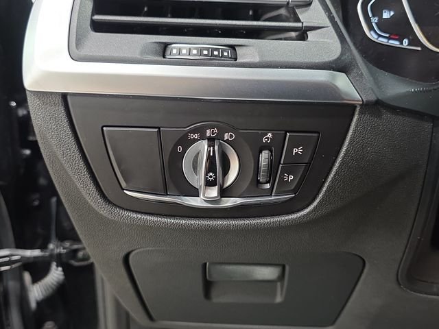 Used 2022 Black Sapphire Metallic BMW xDrive30i image 26