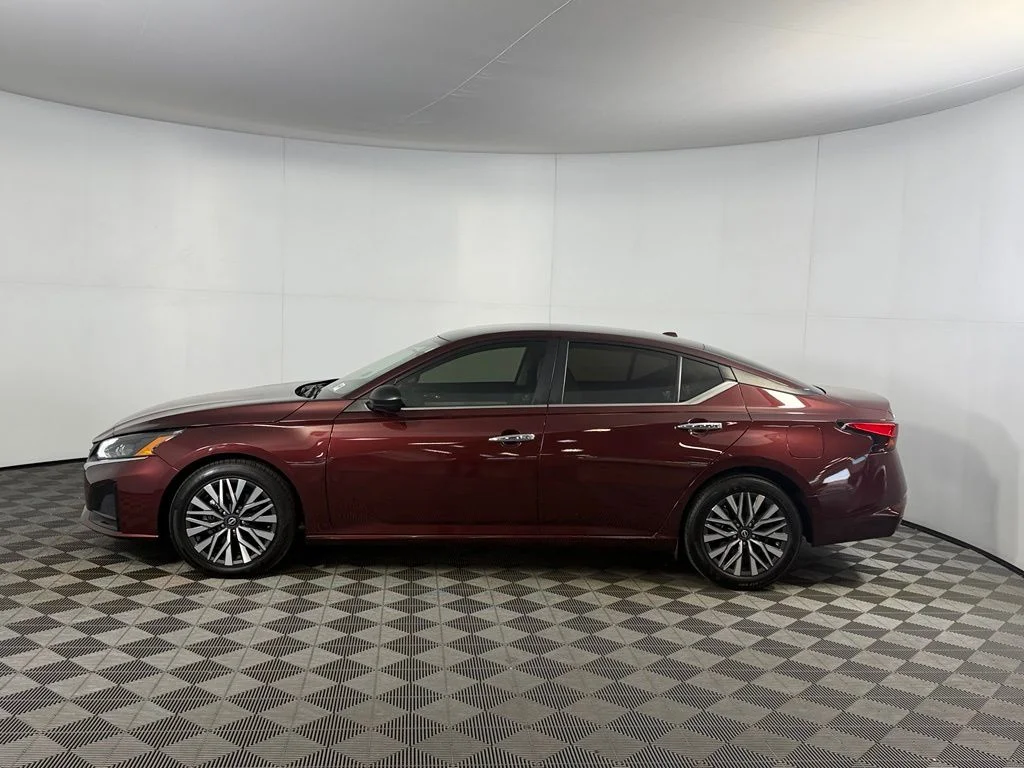 Certified Used 2025  Nissan 2.5 SV image 11