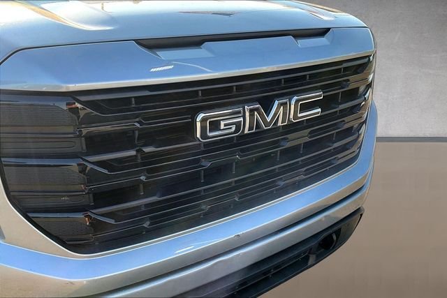 Used 2023 Silver GMC Elevation image 25
