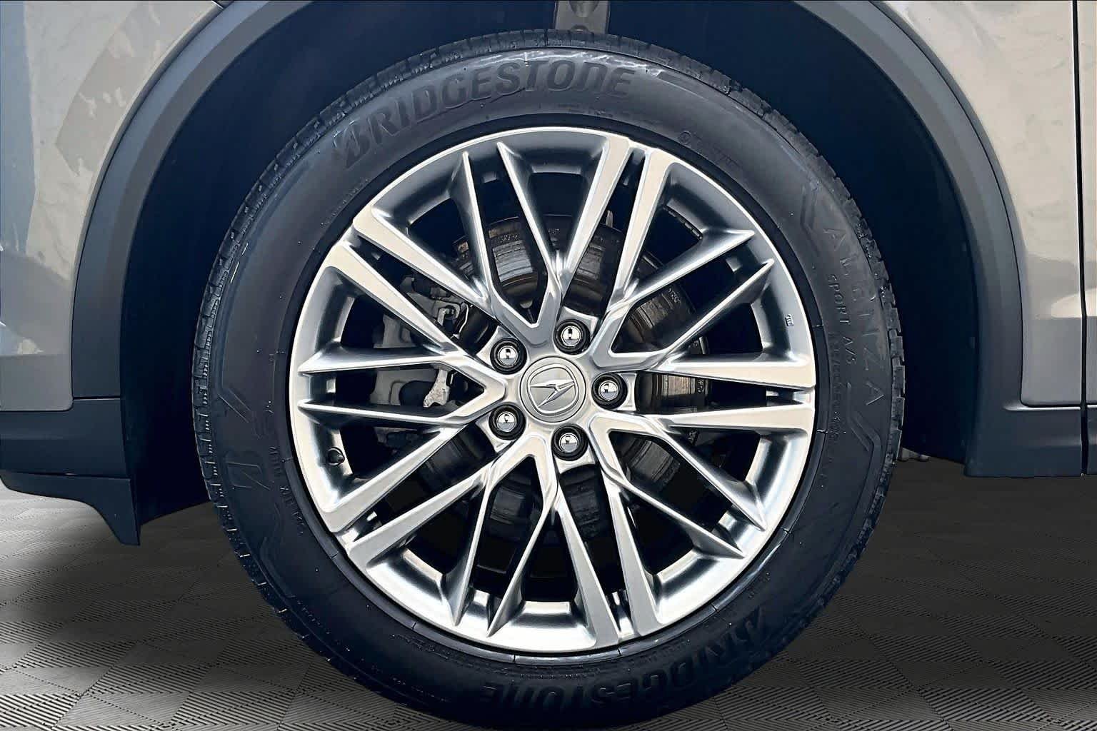 Used 2023 Liquid Carbon Metallic Acura w/Advance Package image 11