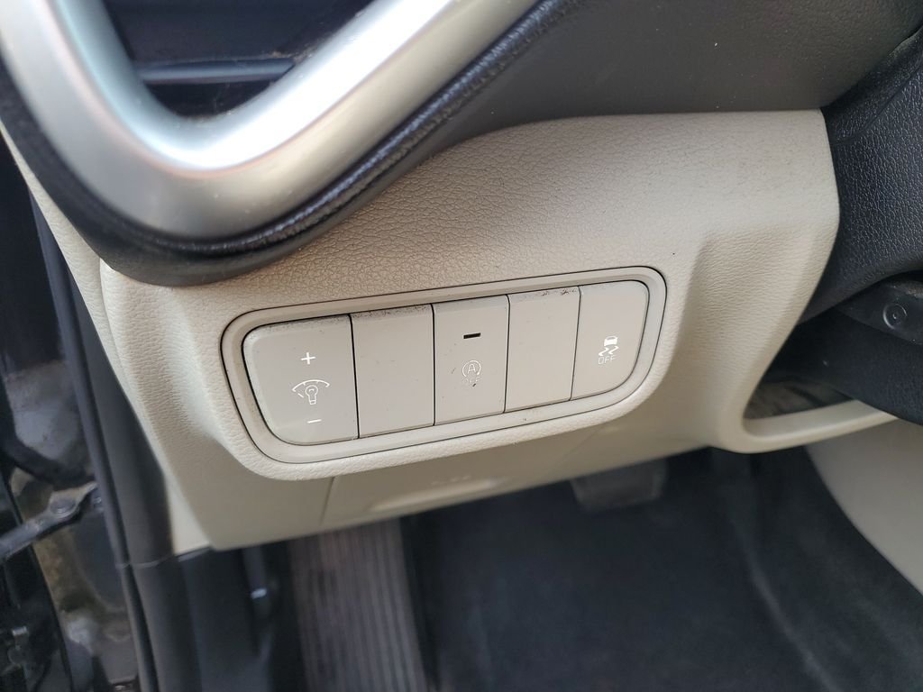 Used 2020 Cherry Black Kia LX image 10