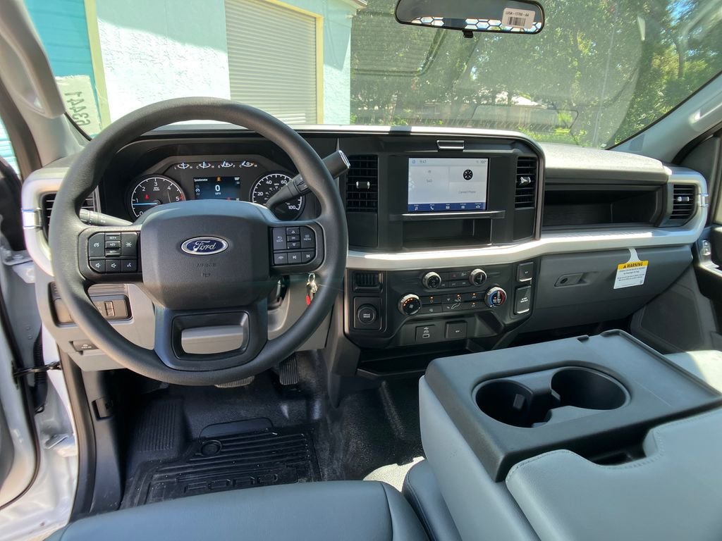 2025 Ford F-350 Super Duty Chassis Cab XL - Photo 7