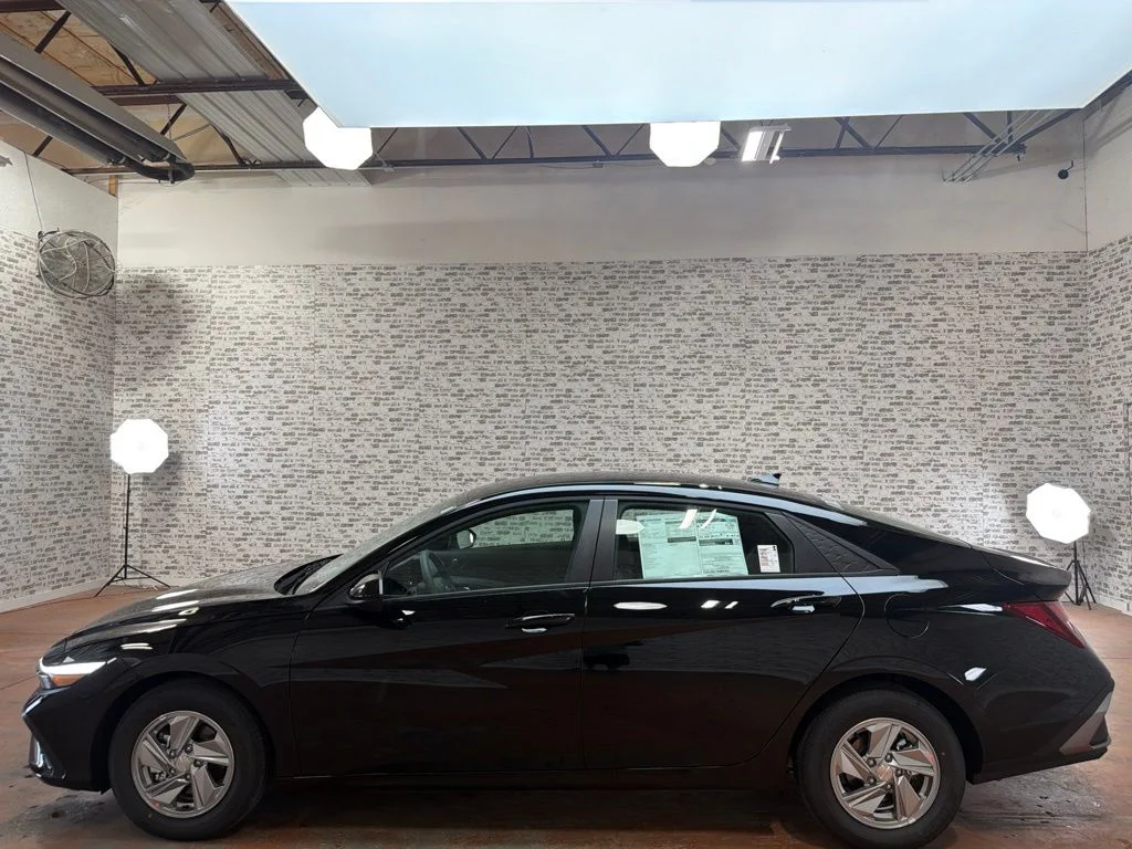 New 2026 Abyss Black Hyundai SE image 4
