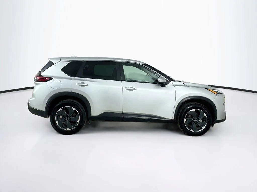 Used 2025 Silver Nissan SV image 8