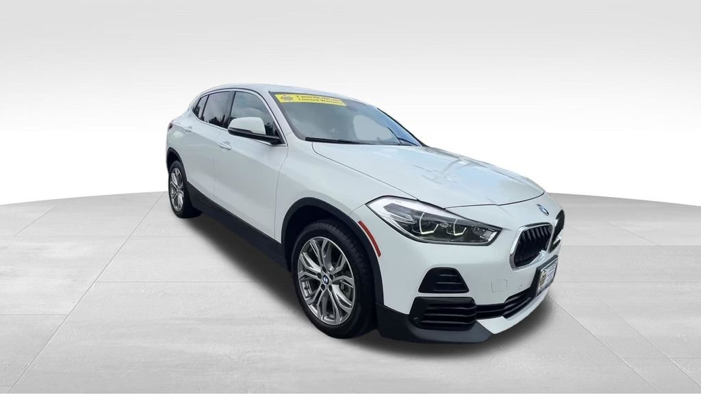 Used 2022 White BMW sDrive28i image 4