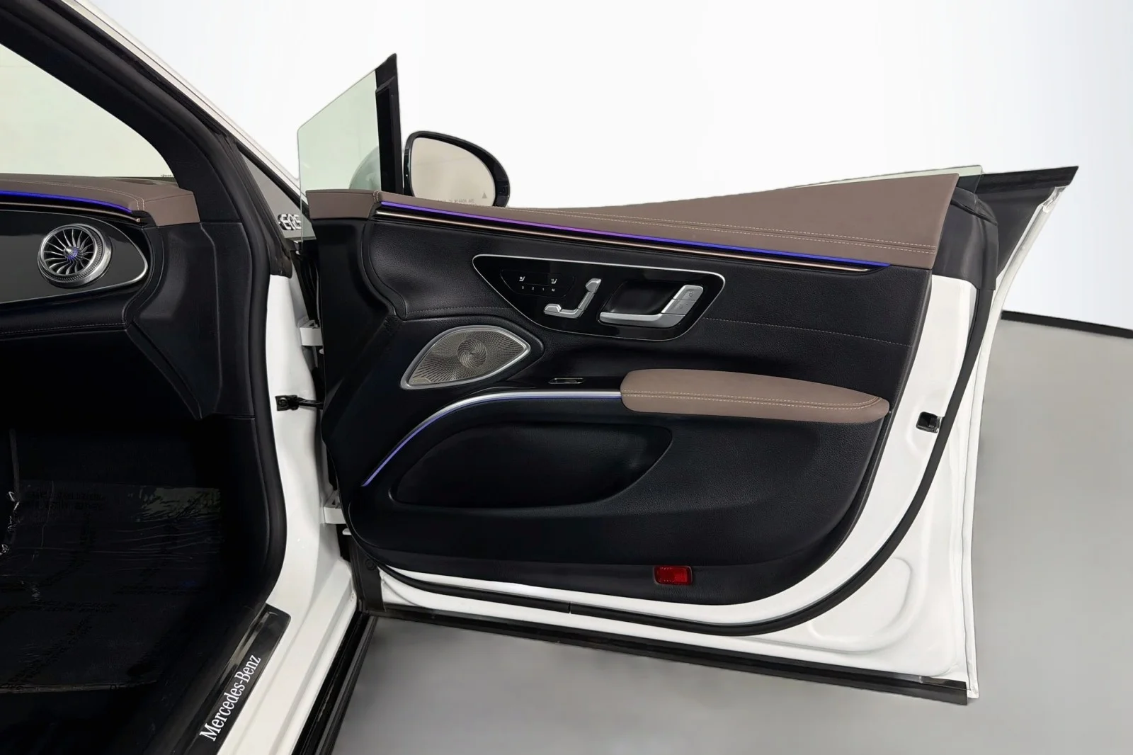 Certified Used 2023 Polar White Mercedes-Benz EQS 450+ image 26