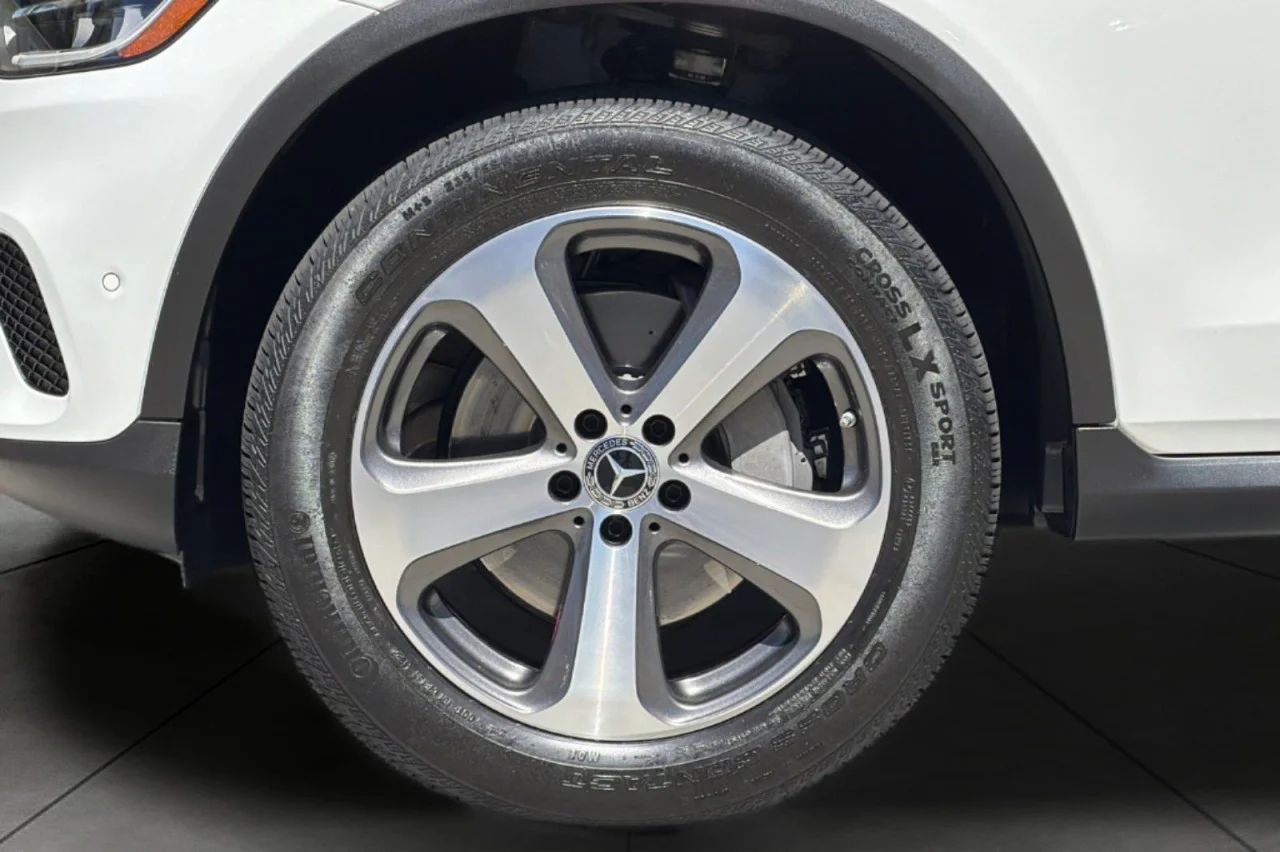 Certified Used 2022 Polar White Mercedes-Benz GLC 300 image 25