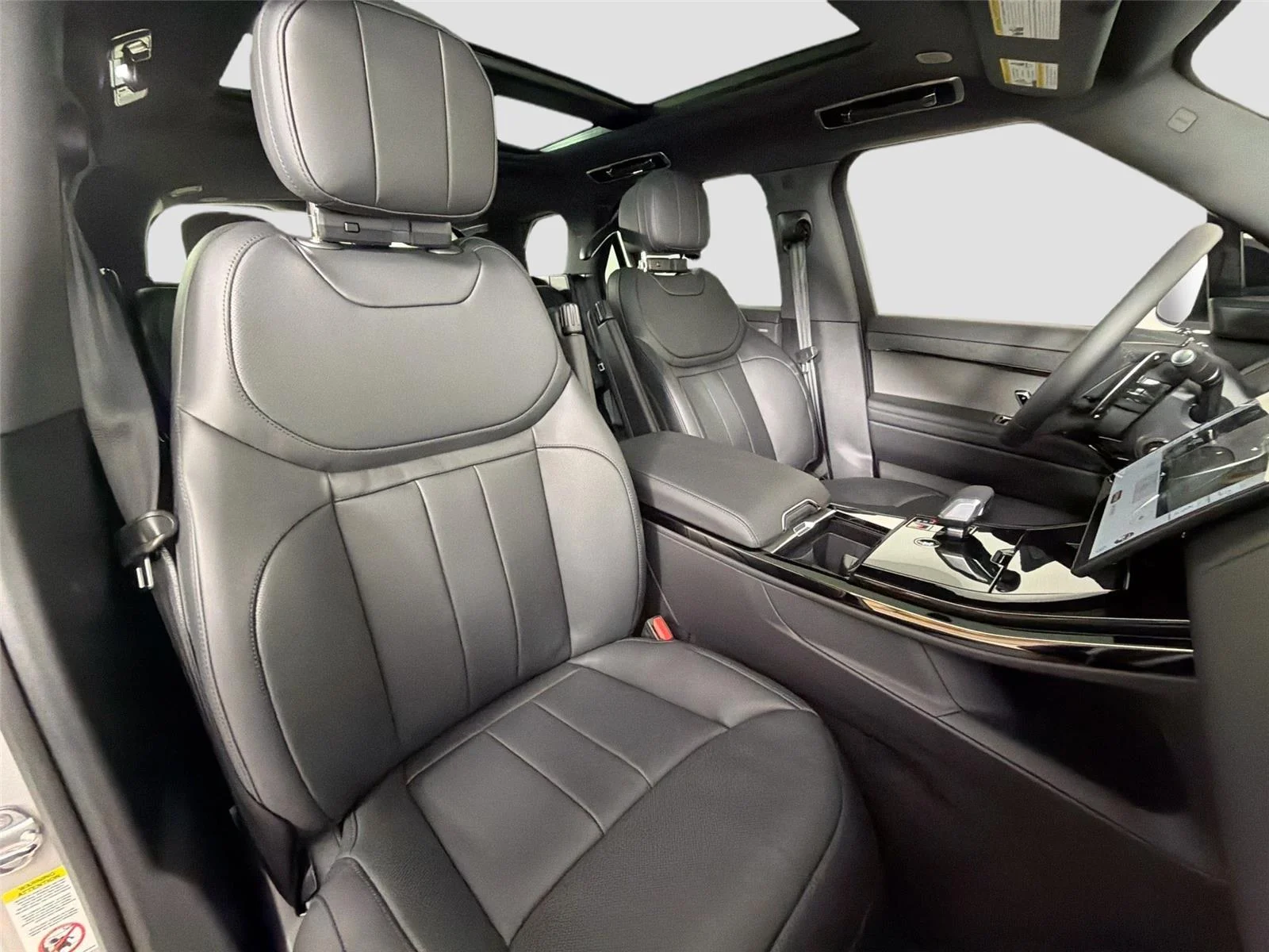 New 2026 Borasco Grey LAND ROVER SE image 26