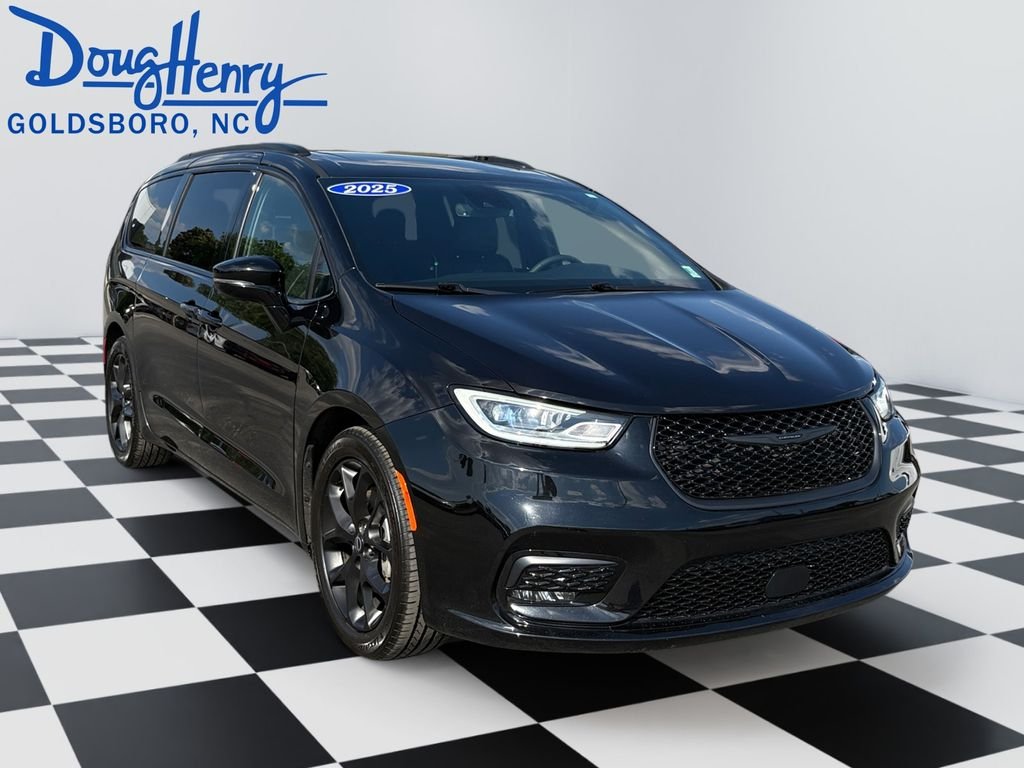 Used 2025 Black Chrysler Limited image 7