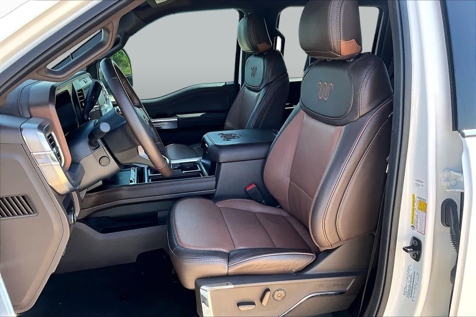 Used 2025 Star White Metallic Tri-Coat/Darkened Bronze Ford King Ranch image 8