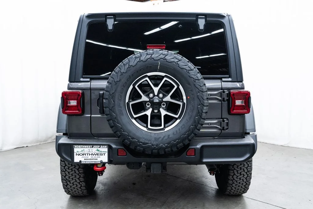 New 2026 Granite Crystal Metallic Clear-Coat Exterior Paint Jeep Rubicon image 5