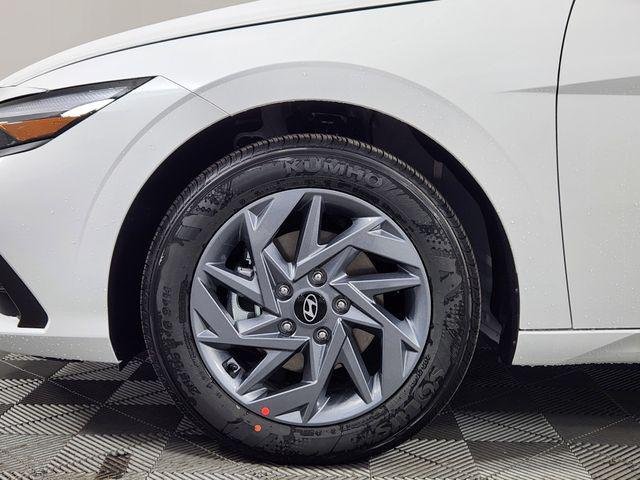 New 2026 White Hyundai Blue image 9