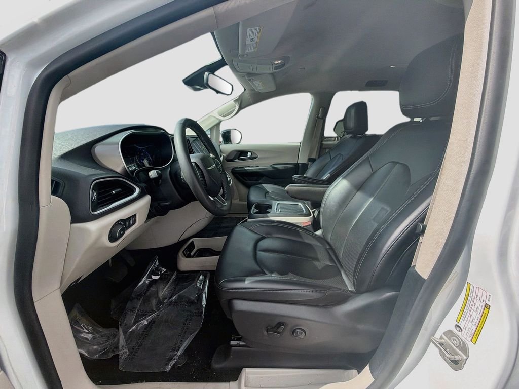 Used 2024 Bright White Clearcoat Chrysler Touring L image 22