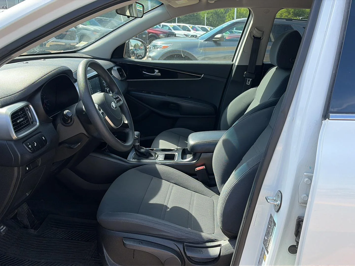 Used 2019 White Kia LX image 21
