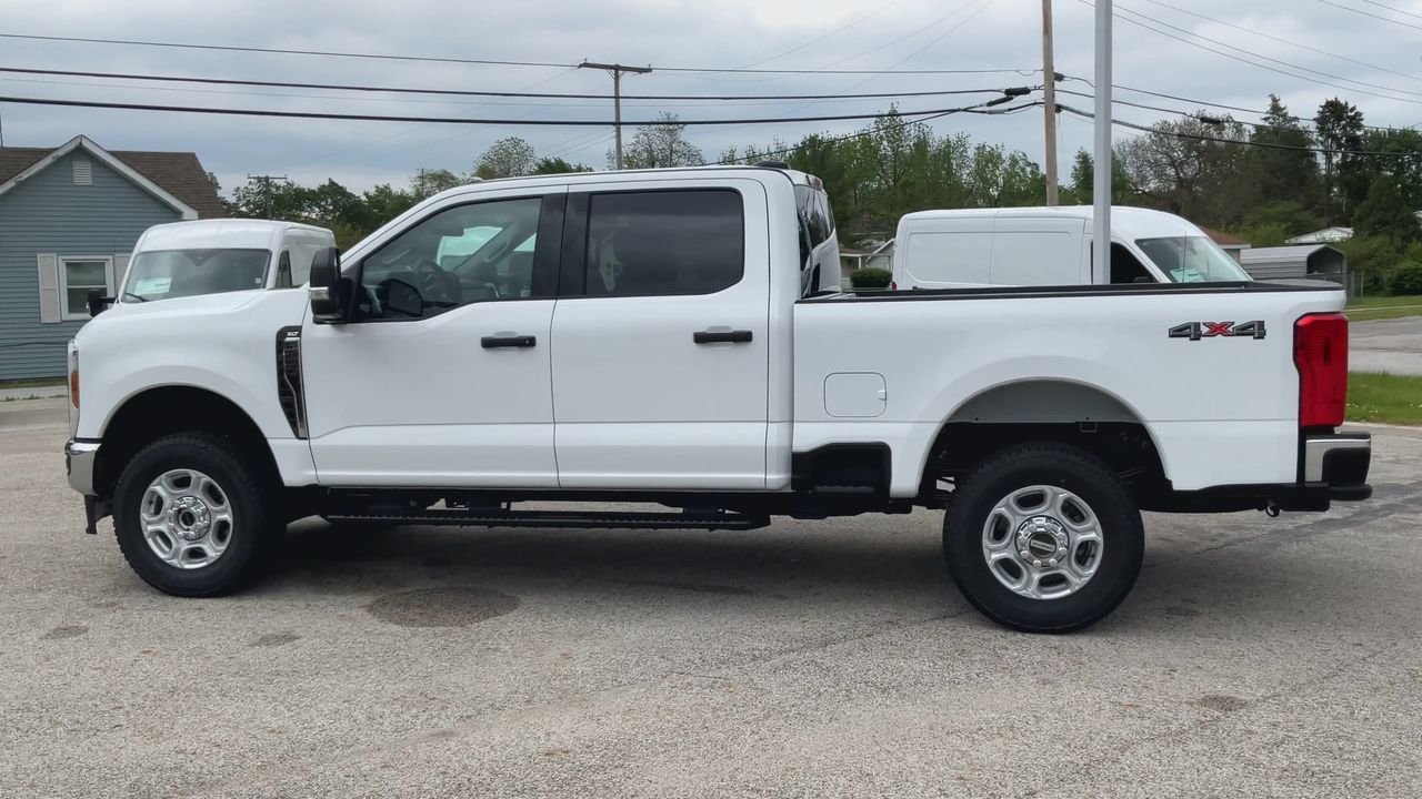 New 2026 Oxford White Ford F-250® XLT image 2