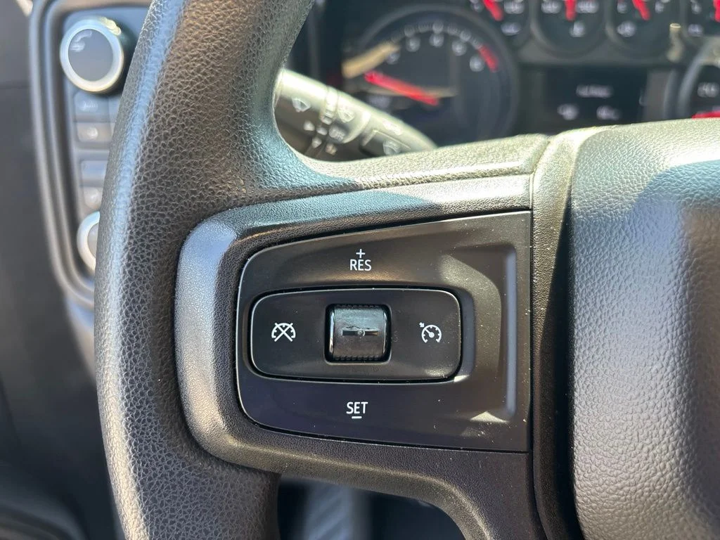 Used 2021 White Chevrolet Custom image 17