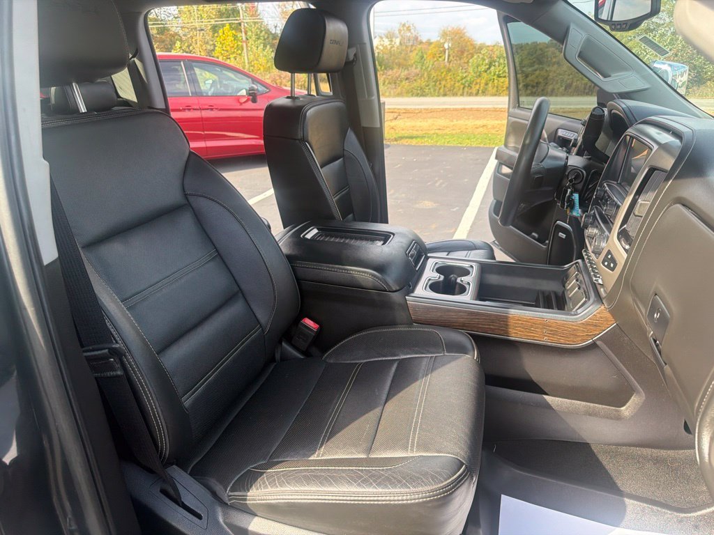 Used 2018 Green GMC Denali image 33