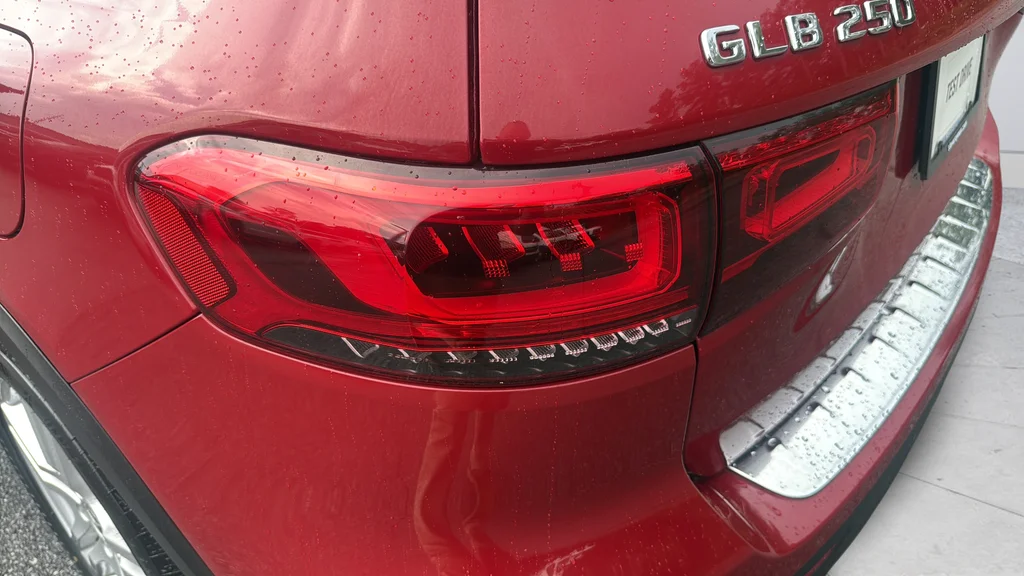 Used 2021 Red Mercedes-Benz GLB 250 image 26
