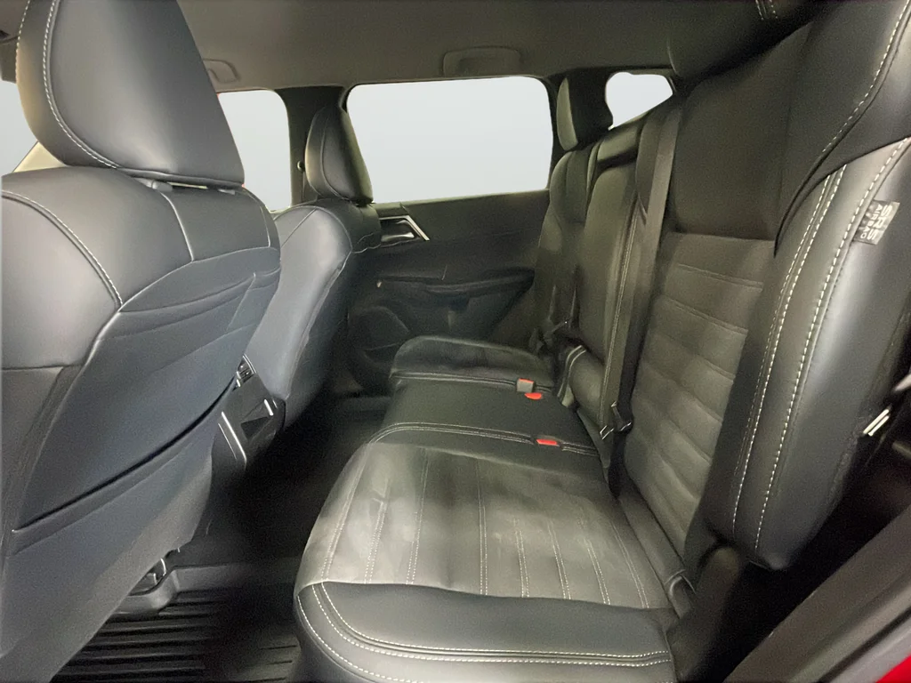 Used 2024 Red Mitsubishi SE image 27
