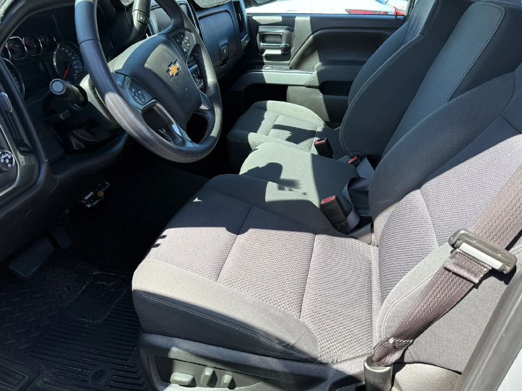 Used 2015 SILVER ICE METALLIC Chevrolet LT image 3
