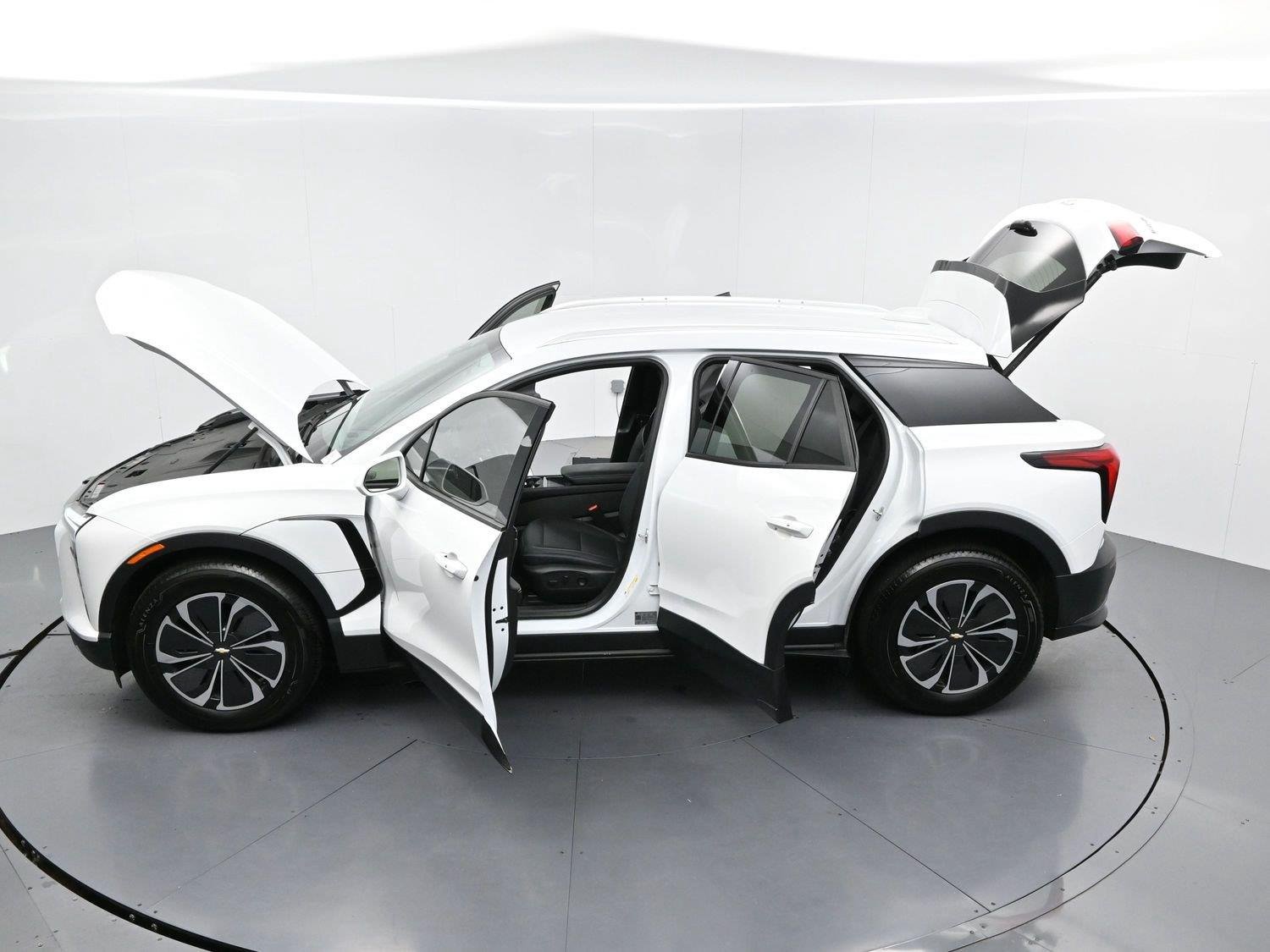Used 2024 Summit White Chevrolet LT image 42