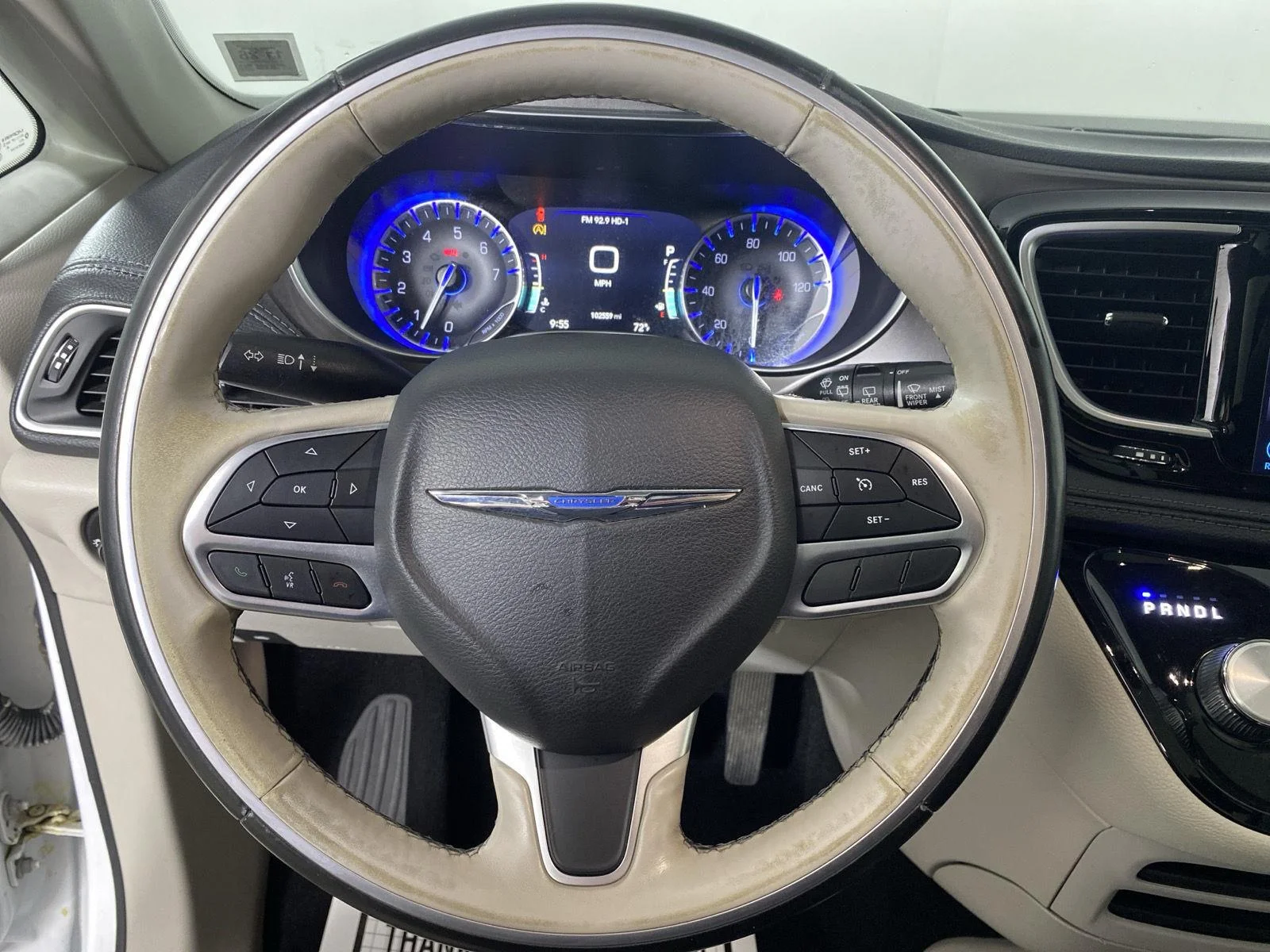Used 2019 Bright White Clearcoat Chrysler Limited image 21