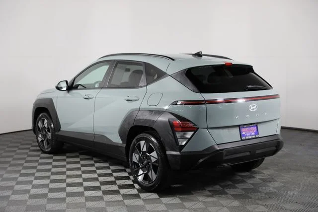 Used 2025 Green Hyundai SEL image 25
