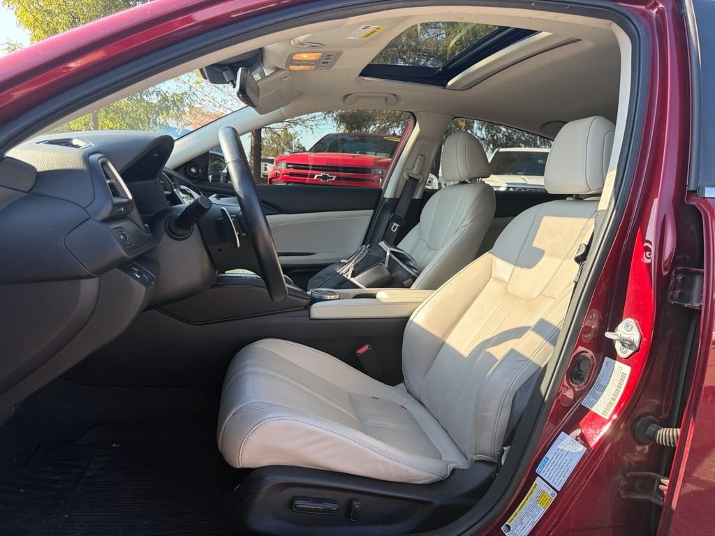 Used 2022 Red Honda Touring image 11