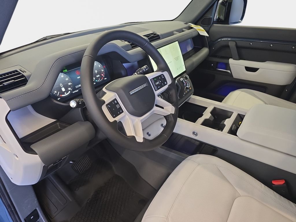 New 2026 Tasman Blue LAND ROVER X-Dynamic SE image 13