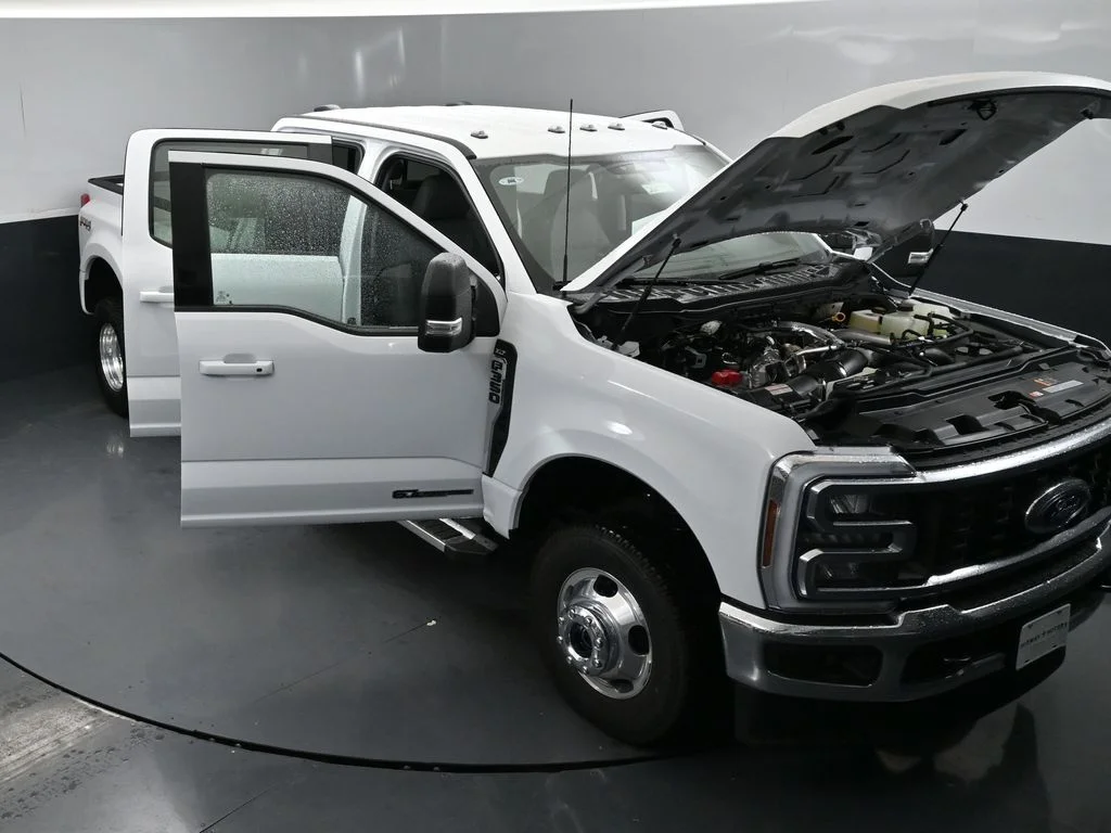 New 2026 Oxford White Ford F-350® XLT image 38