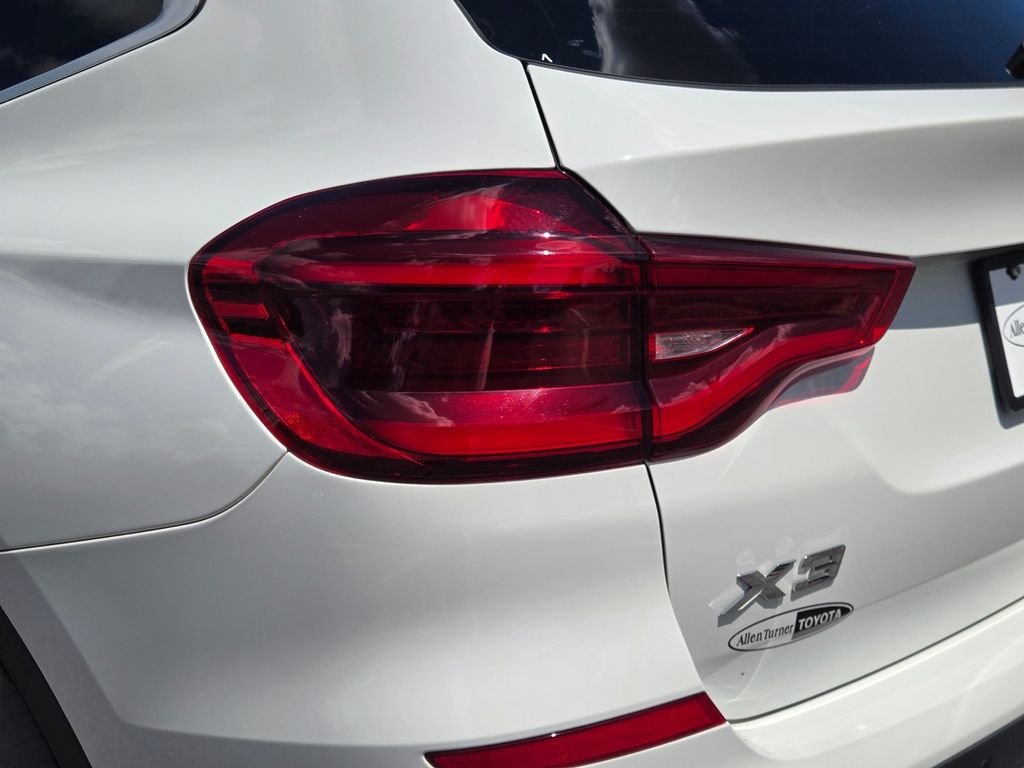 Used 2021 White BMW sDrive30i image 10