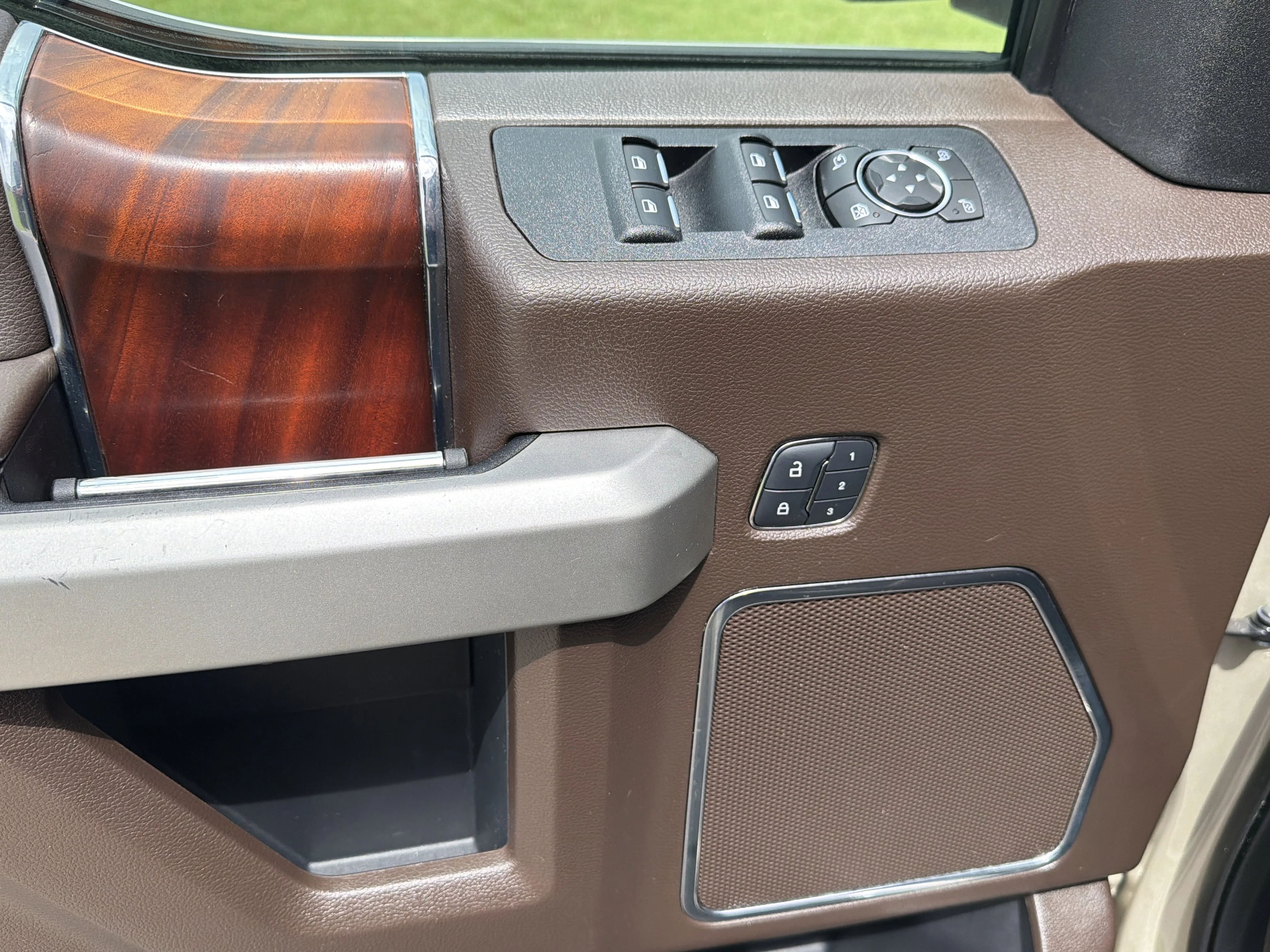 Used 2018 White Gold Ford King Ranch image 20